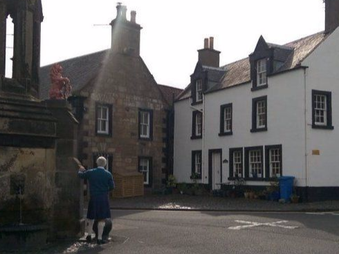 Mrs Bairds Guesthouse on the Outlander Film locations Tour 