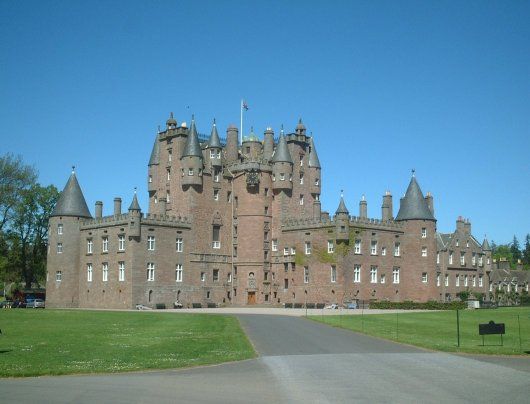 See Glamis Castle on our Majestic Dreamland Tour
