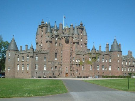 Glamis Castle on our Majestic Dreamland Tour