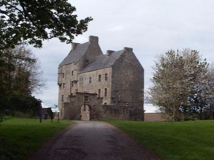 Midhope Castle on the Outlander Film location Tour from Edinburgh