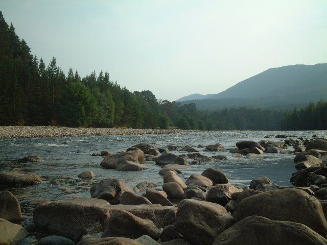 River Dee - Royal Secrets Tour from Edinburgh